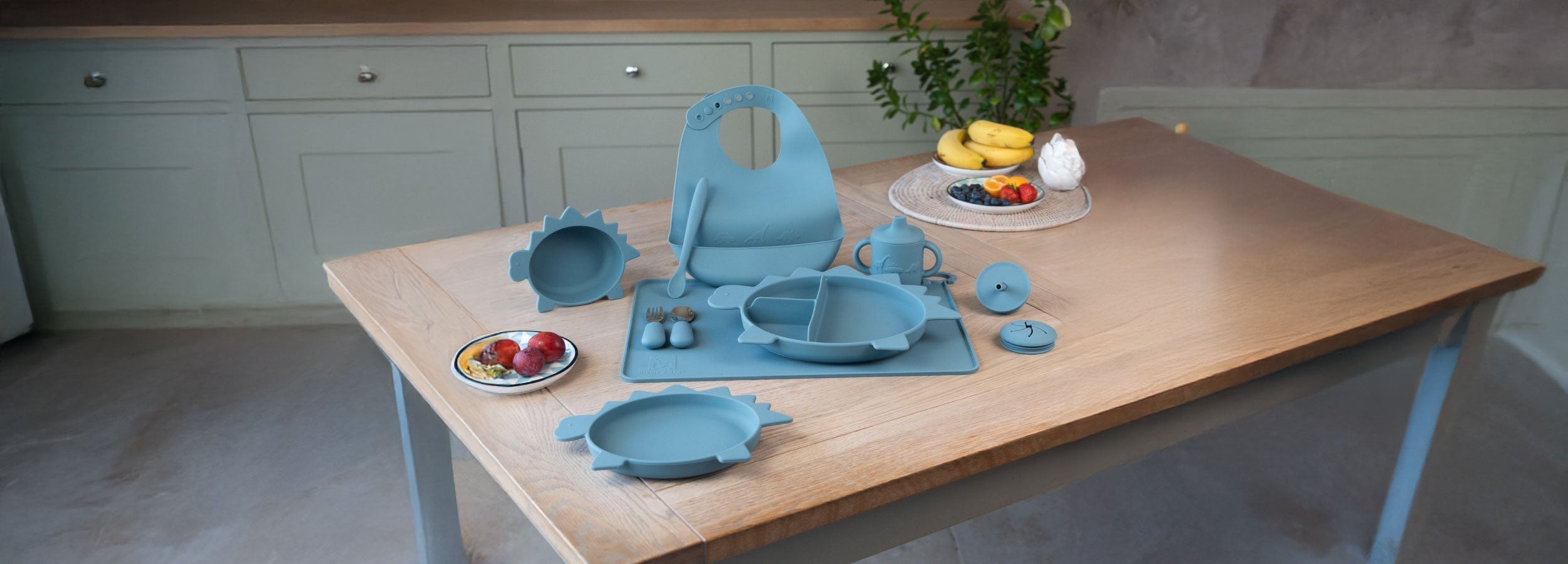 What are the benefits of kids’ tableware sets?