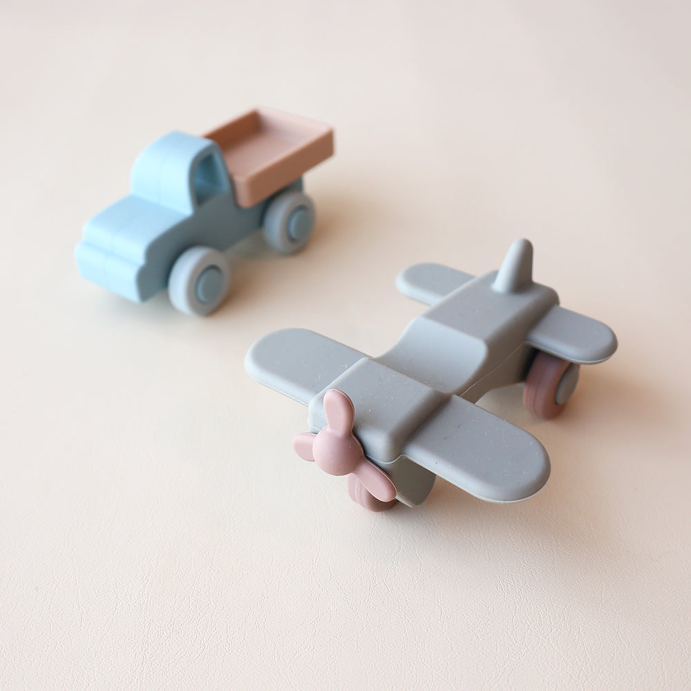 Avión o camión de juguete